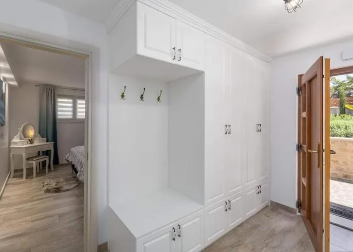 Apartment Amor 아파트 풀라